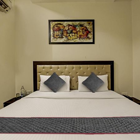Townhouse Grand Inn Газиабад Экстерьер фото