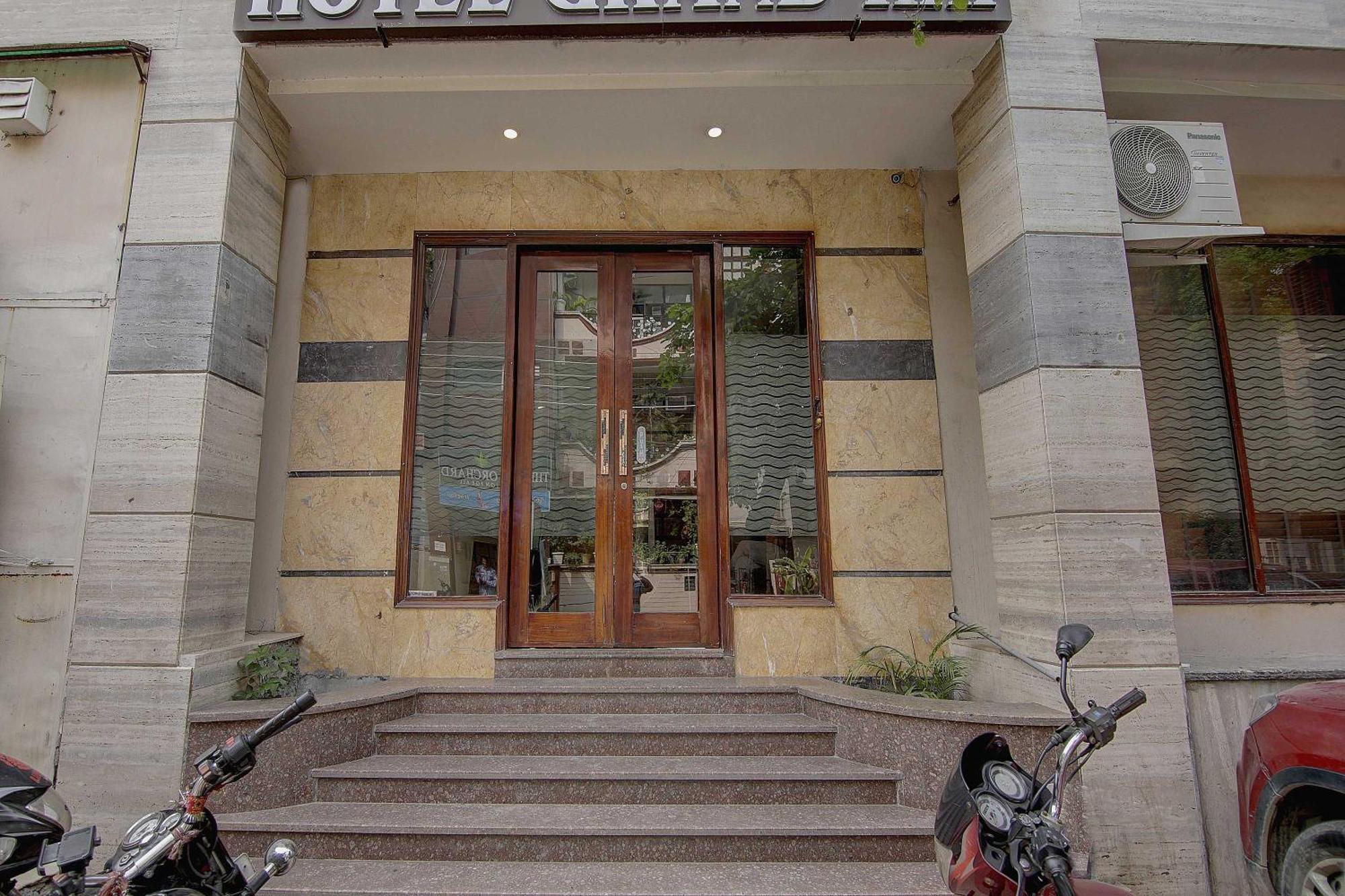 Townhouse Grand Inn Газиабад Экстерьер фото