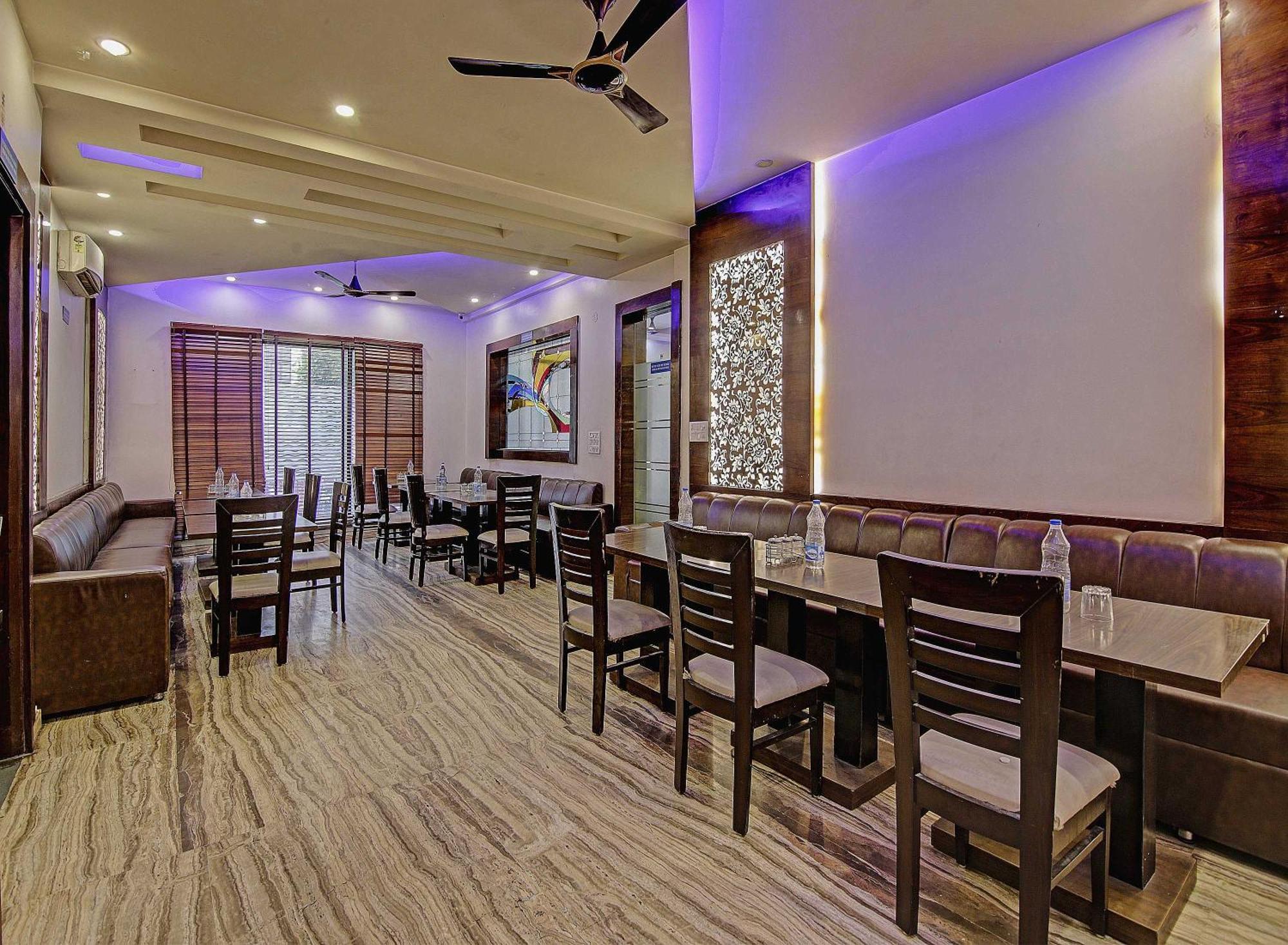 Townhouse Grand Inn Газиабад Экстерьер фото