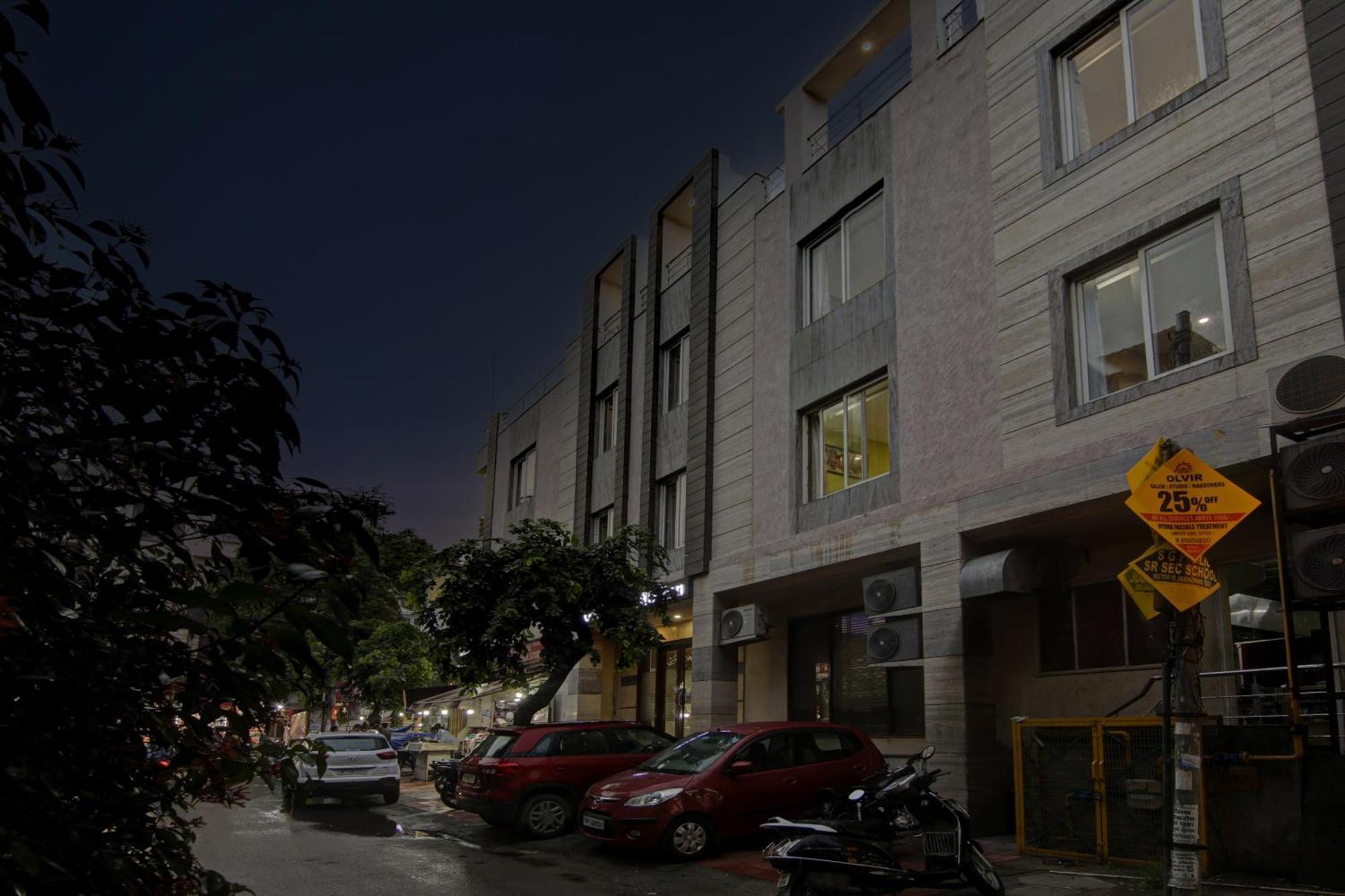 Townhouse Grand Inn Газиабад Экстерьер фото